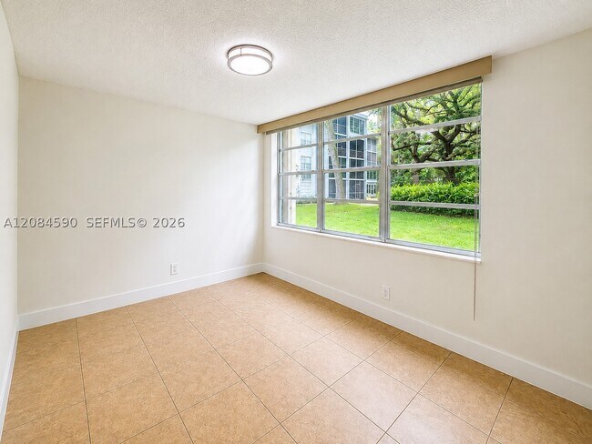 Building Photo - 9430 Live Oak Pl