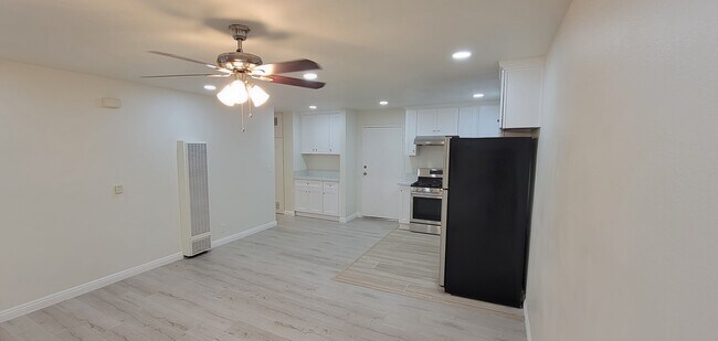 Foto del edificio - 1138 S Grand View St