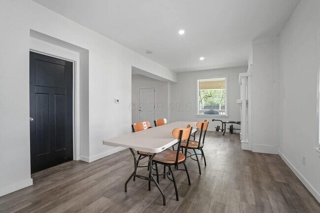 Foto del edificio - 2278 Ridgeway Ave