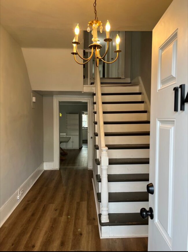 Foto del edificio - 114 N Brown St