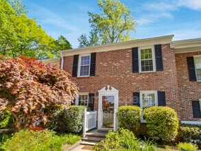 Building Photo - 106 E Bay Ct