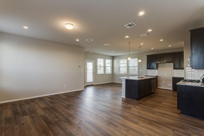 Building Photo - 412 Delta Crst