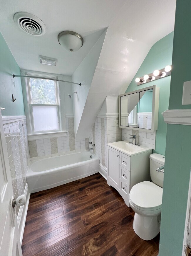 Baño - 2048 S Layton Blvd