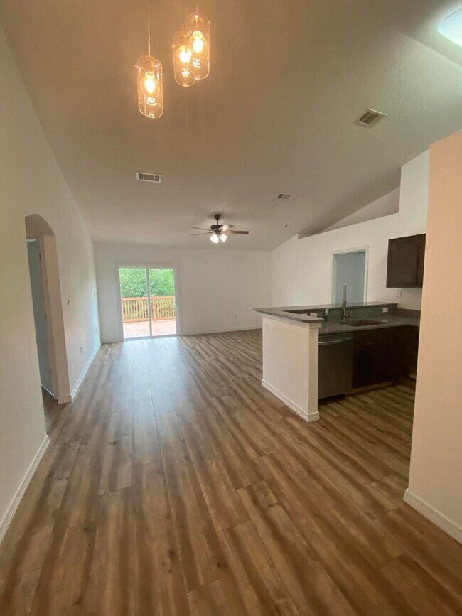 Building Photo - 198 Cabana Way