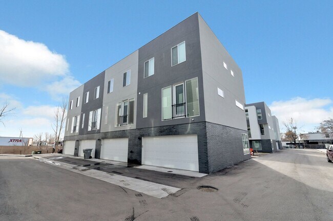 Foto del edificio - Spacious 4 Bed, 3 Bath Pet-Friendly Home with Central Air & Modern Features! - Available NOW!