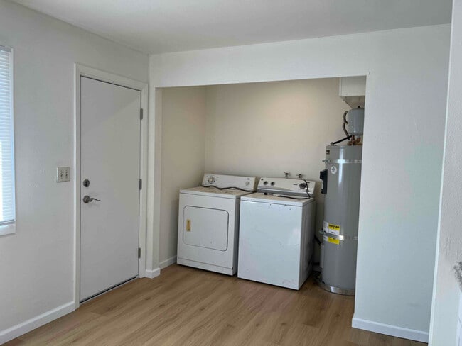 Photo - 338 Willow St Apartment