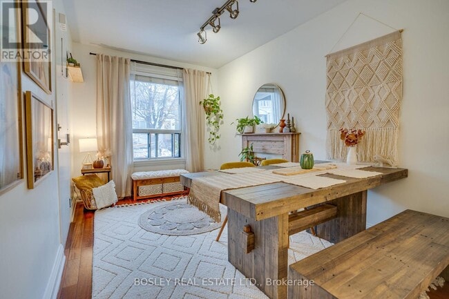 Building Photo - 39 Poucher St