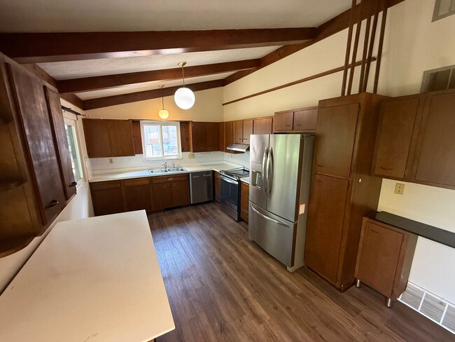 Building Photo - 805 Basil Rd
