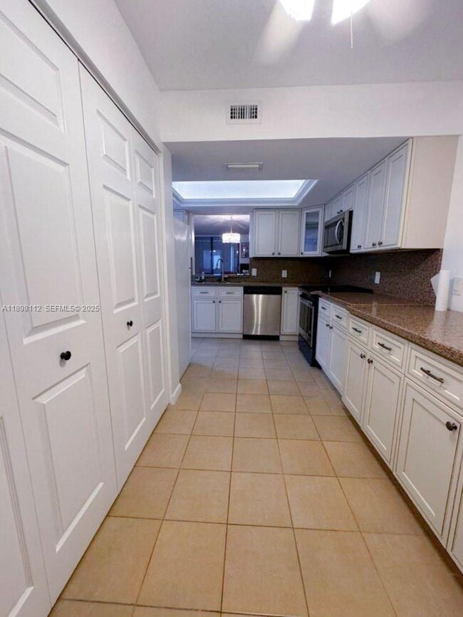 Foto del edificio - 7331 NW 18th St