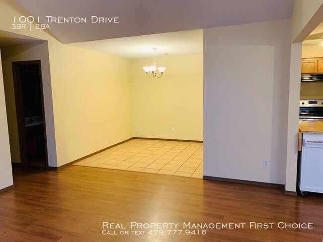 Foto del edificio - 3/2 Duplex In Southfield Heights Community!