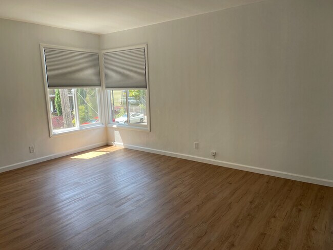 Living room - 1553 Alcatraz Ave