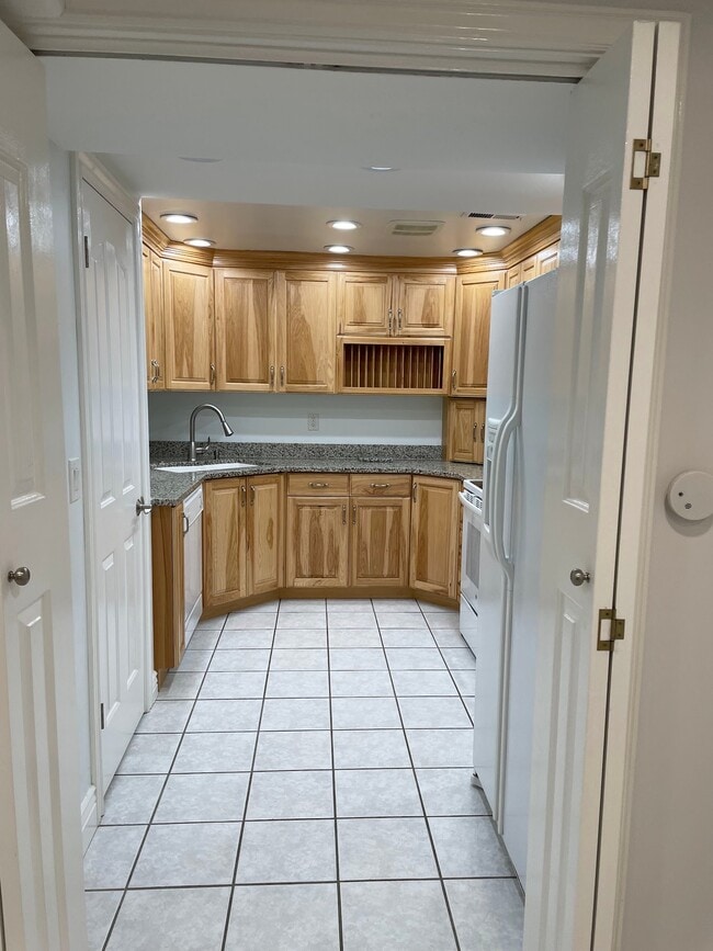 Building Photo - 7744 Mountain Estates Dr