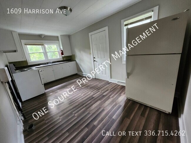 Foto del edificio - 1609 Harrison Ave
