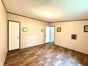 Building Photo - 17008 FM 1484 Rd