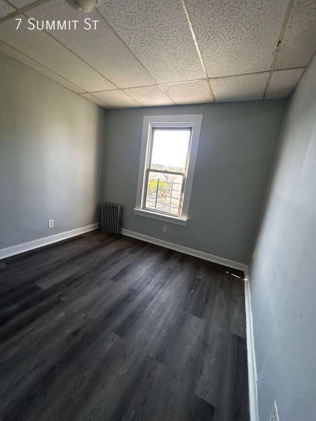 Photo - 7 Summit St Apartment