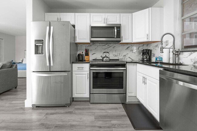 Foto del edificio - 5700 Bonita Beach Rd SW