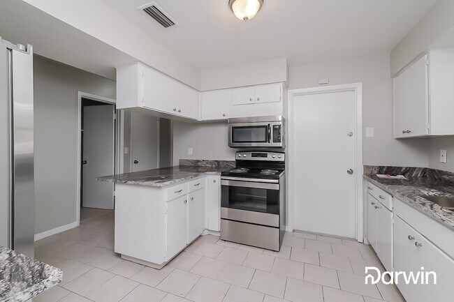 Building Photo - 7336 Acorn Cir, Spring Hill, FL 34606