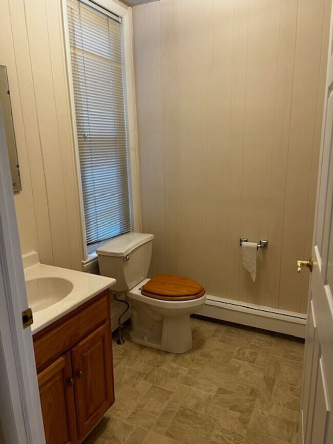 Building Photo - 3 br, 2 bath House - 46 E LOCUST STREET