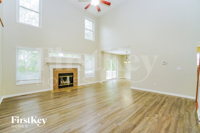 Foto del edificio - 7821 Edgewater Ct