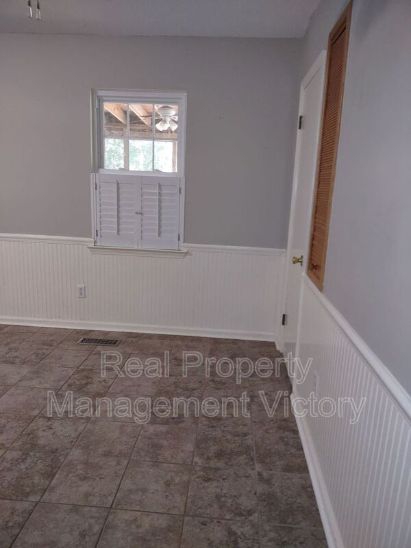 Foto del edificio - 7437 Plantation Rd