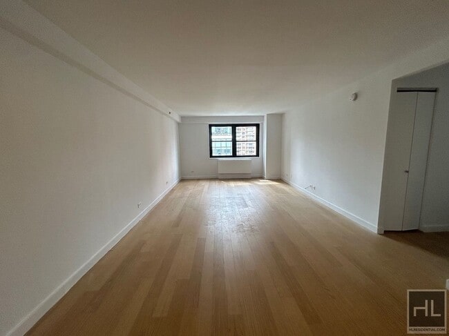 Building Photo - East 39th Street
