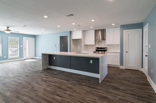 Building Photo - 11023 Brockbank Dr