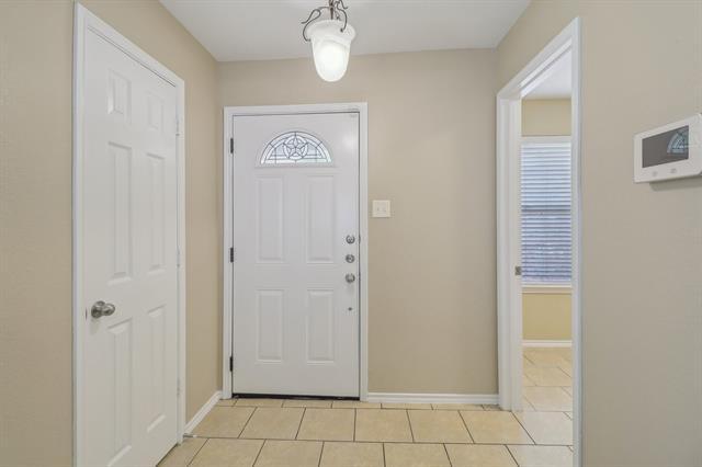 Building Photo - 2065 Meadow View Dr