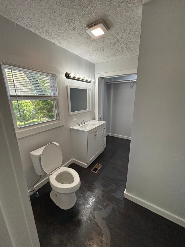 Master Bathroom - 1658 Echo Ct