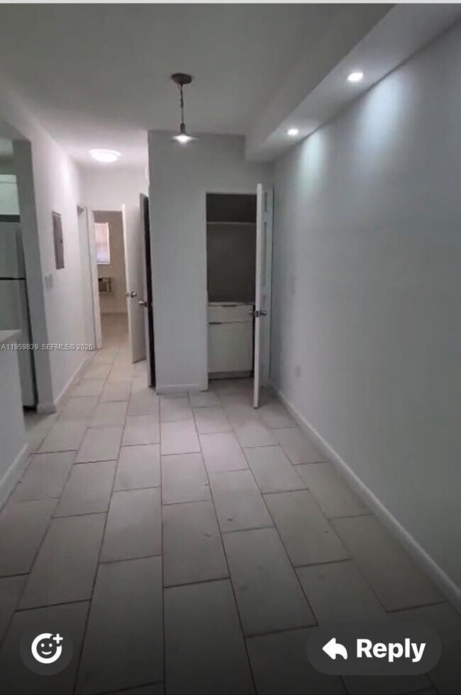 Foto del edificio - 285 NE 191st St