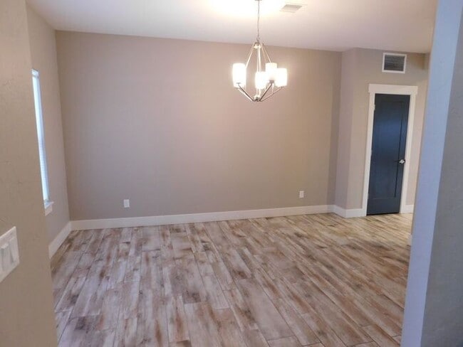 Photo - Spacious 5-Bedroom Home with Luxury Features & Prime Location!