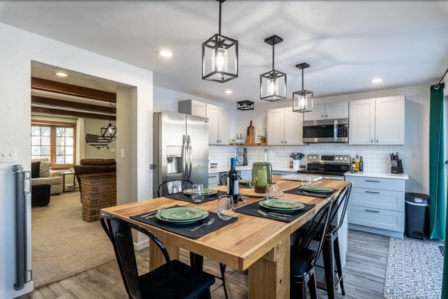 Building Photo - 233 Matthew St