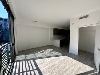 Building Photo - 218 NW 34th St