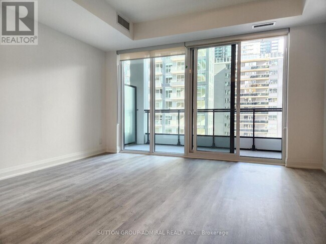 Photo du bâtiment - 65 Broadway Ave