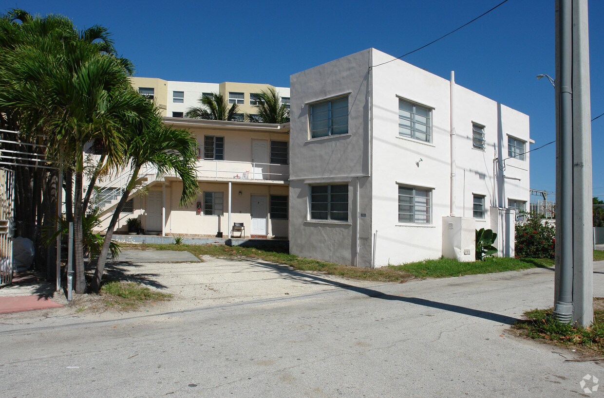Building Photo - 8635 Harding Ave