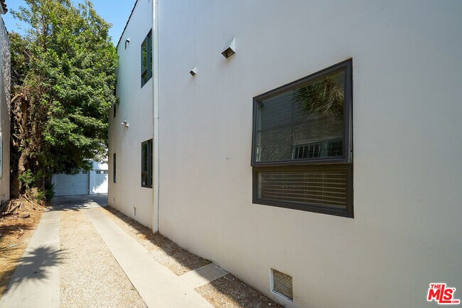 Foto del edificio - 614 N Genesee Ave