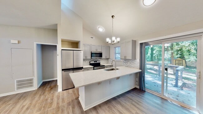 Photo - 5012 Glenview Ct House