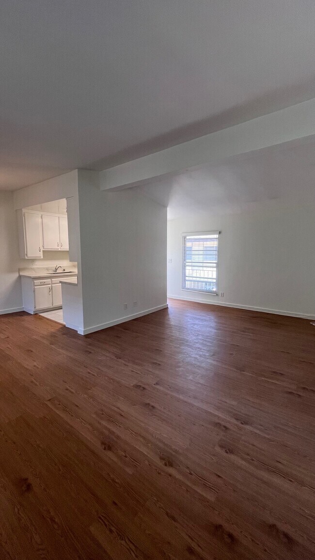 Foto del edificio - 8722 Delgany Ave