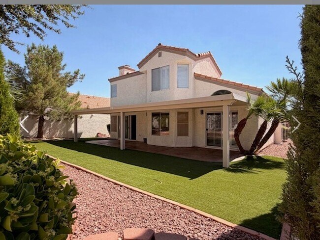 Foto del edificio - FABULOUSLY CLEAN AND CHARMING HOME IN THE LAKES COMMUNITY OF SOUTHWEST LAS VEGAS