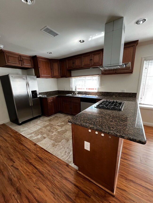 319 N Commonwealth Ave, Los Angeles, CA 90004 House Rental in Los