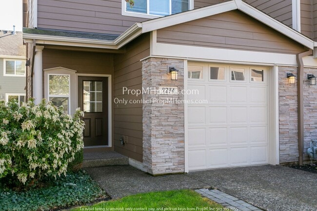 Building Photo - Spacious Three Bedroom Townhome in Tualatin!