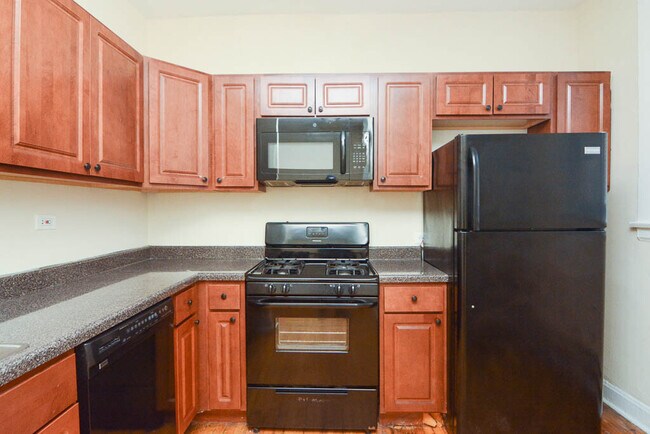 Building Photo - 4425 N Wolcott Ave