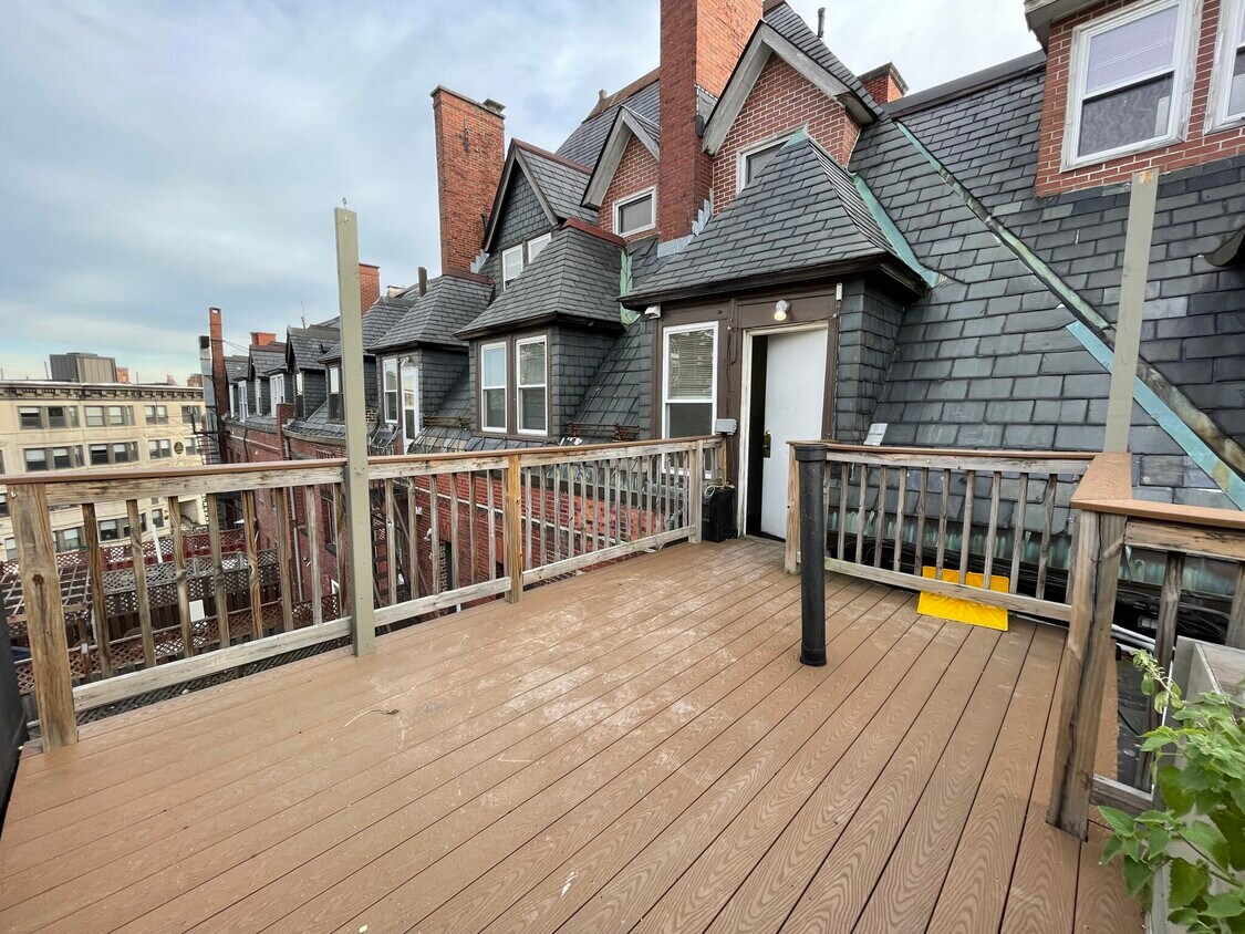 Primary Photo - 1402 Beacon St