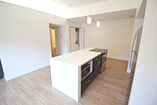Foto del edificio - 661 E 63rd St