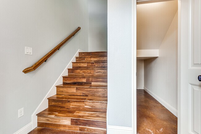 Foto del edificio - 2712 Merida Ave