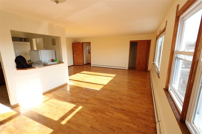 Building Photo - 3 Schuyler Pl