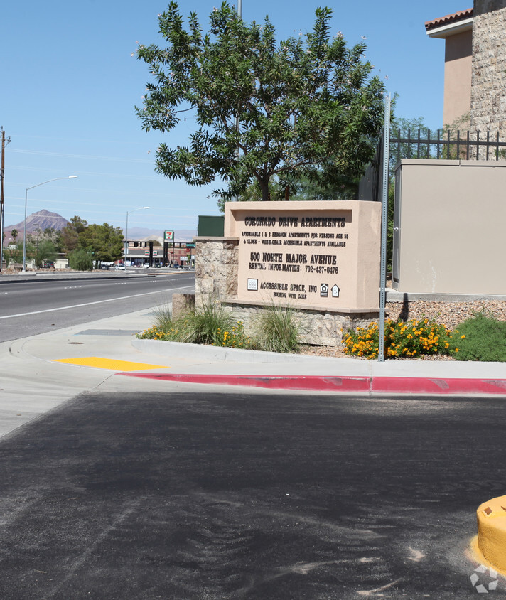 Foto del edificio - Coronado Drive Apartments