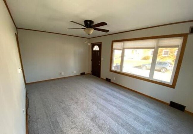 Building Photo - 1128 28th St. Bettendorf, IA 52722