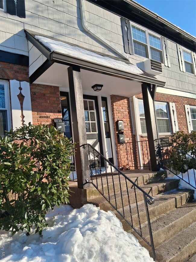 Building Photo - 109 Parkside Dr