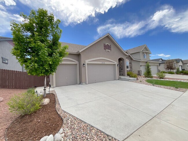 Foto del edificio - 4 Bedroom Home Available Near Old Ranch Rd & N Powers Blvd