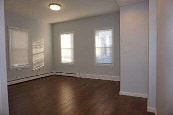 Foto del edificio - 107 Pond St